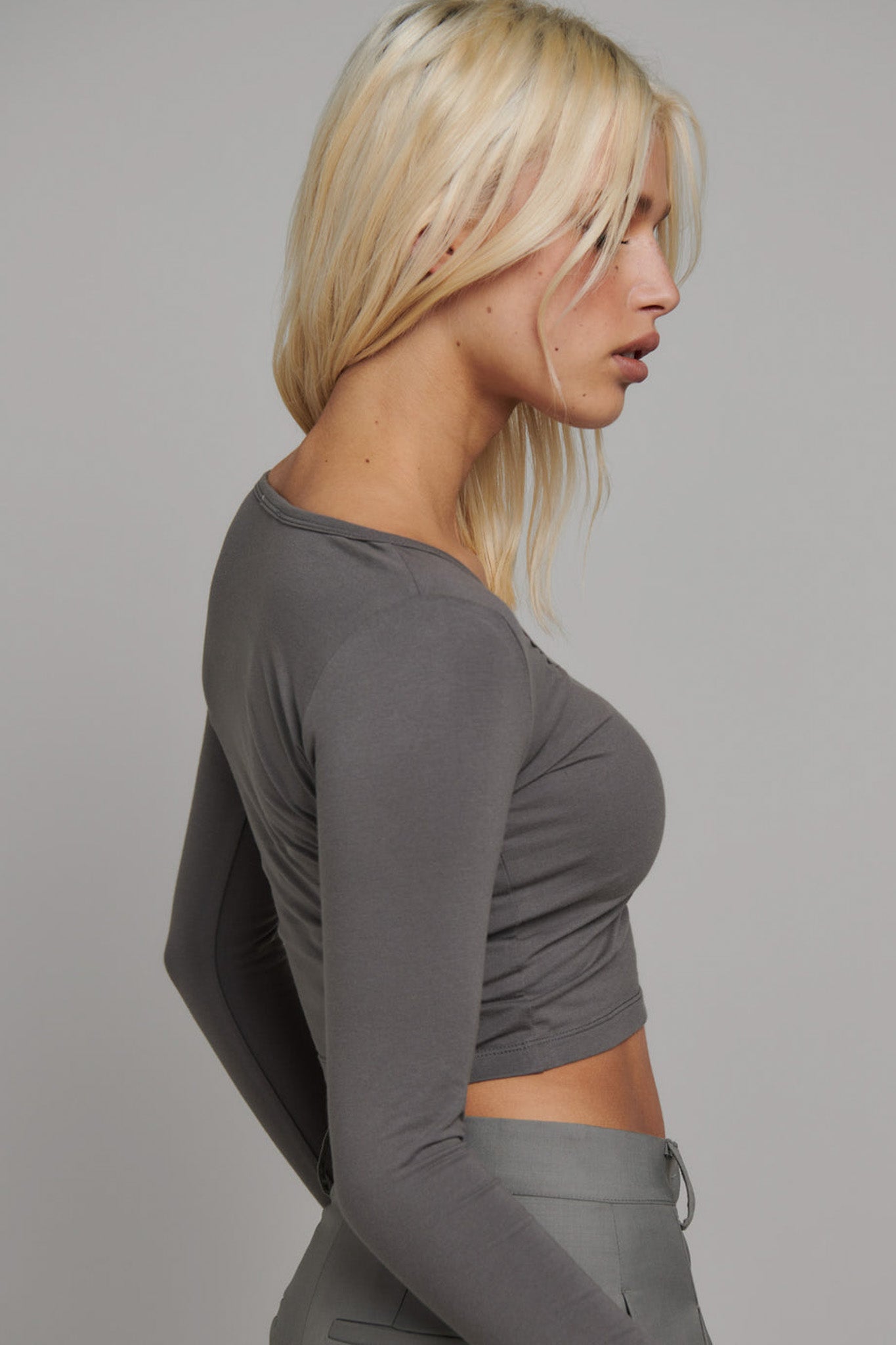CHARLIE SCOOP CROP - GREY