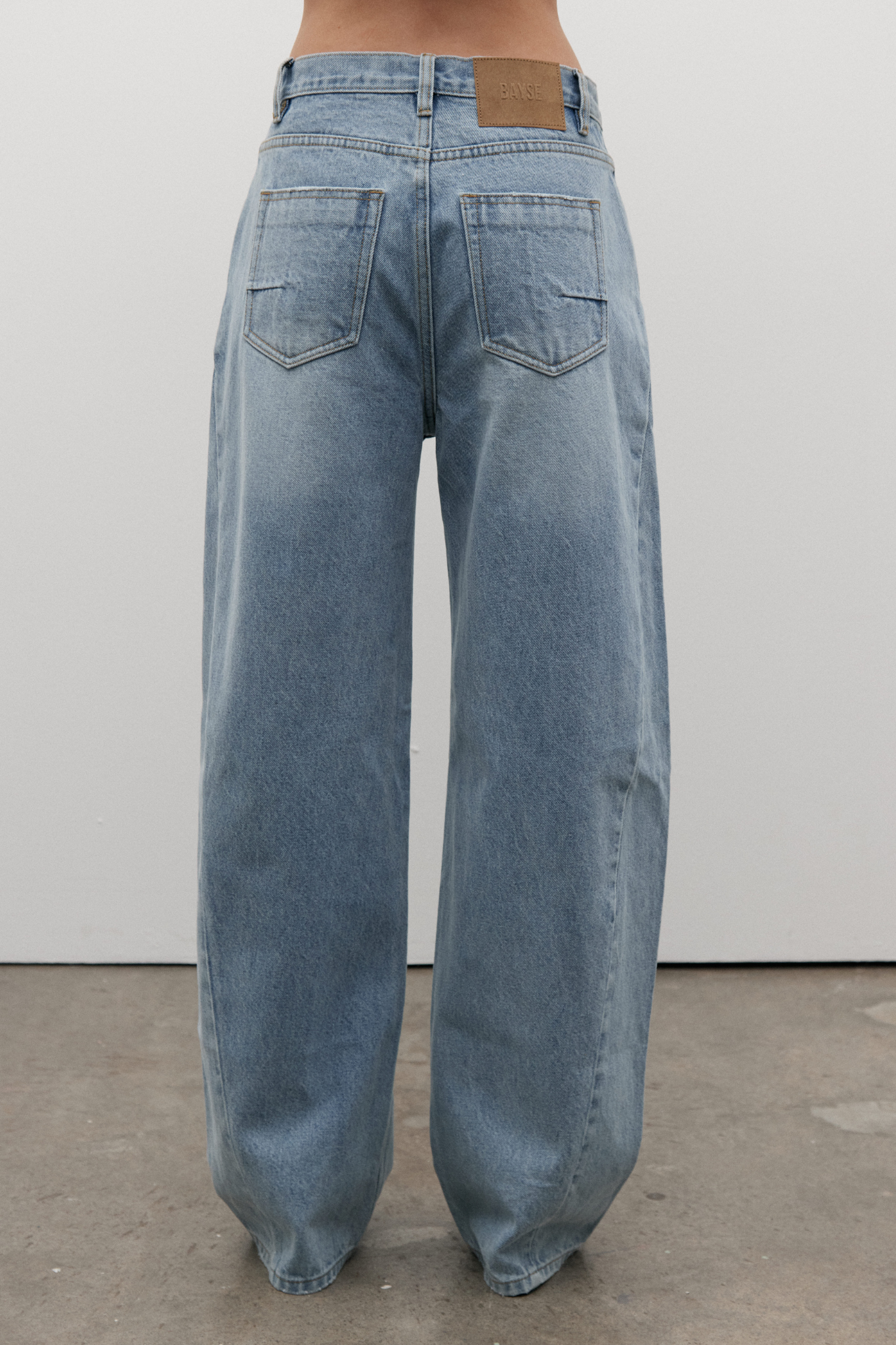 BROOKLYN BARREL LEG JEAN - OAKLAND BLUE