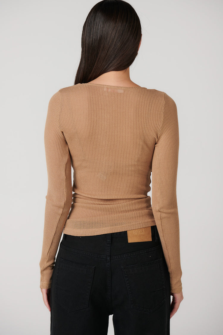 XAVIER BUTTON TOP - LATTE