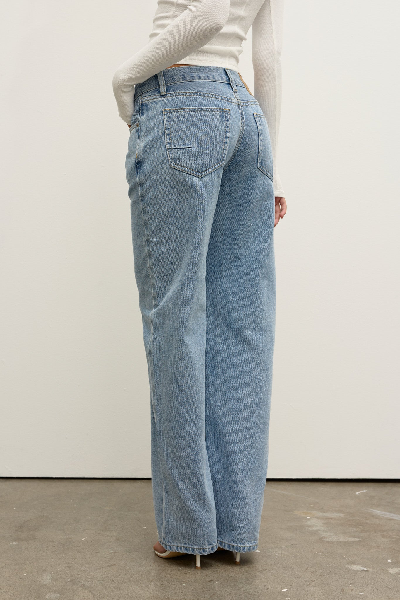 AVERY MID RISE JEAN - ATLANTA