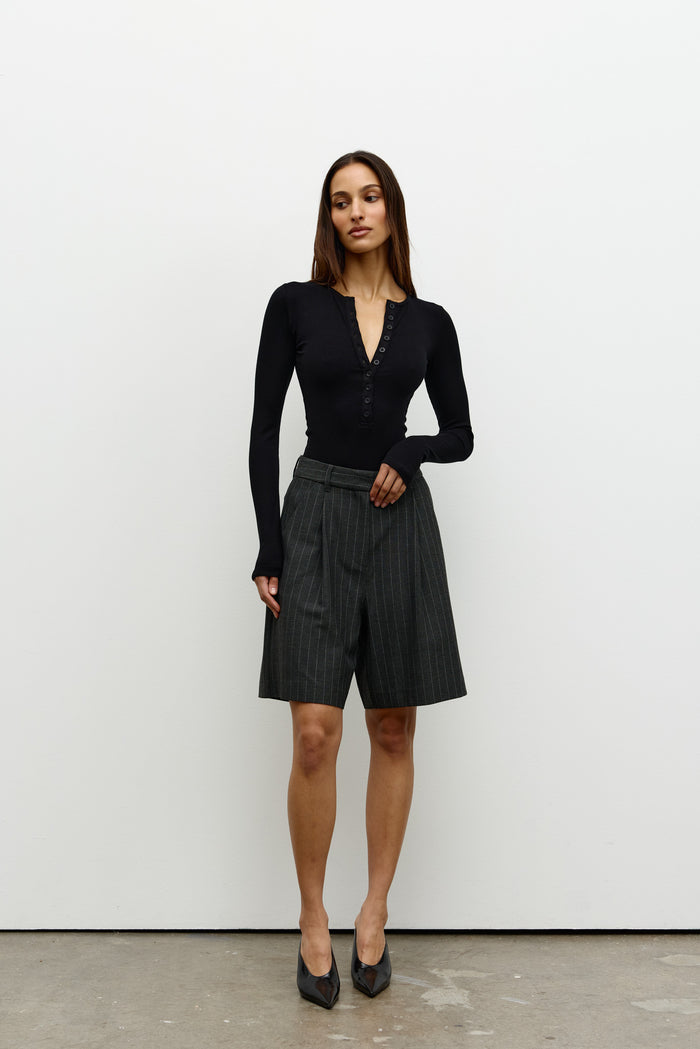 MIKA SHORT - PINSTRIPE