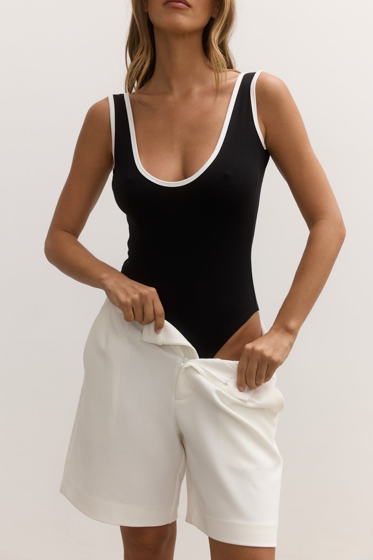 REINA BODYSUIT - BLACK / WHITE