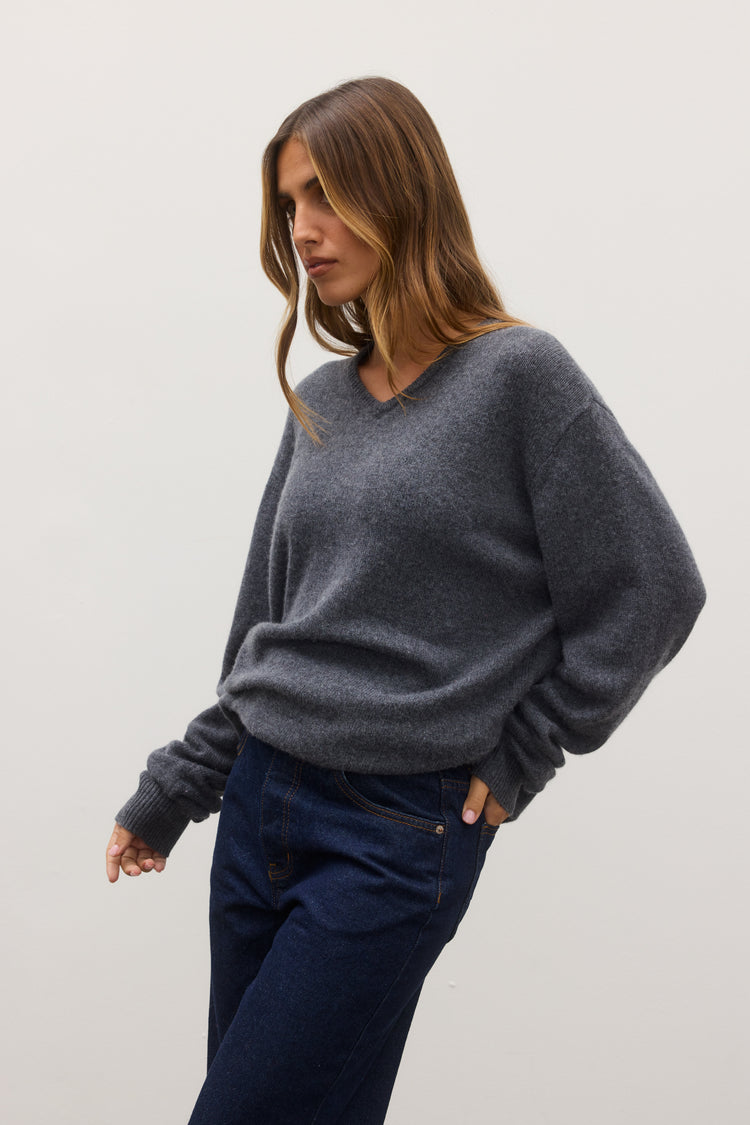 BILLIE V- NECK SWEATER - DARK HEATHER GREY