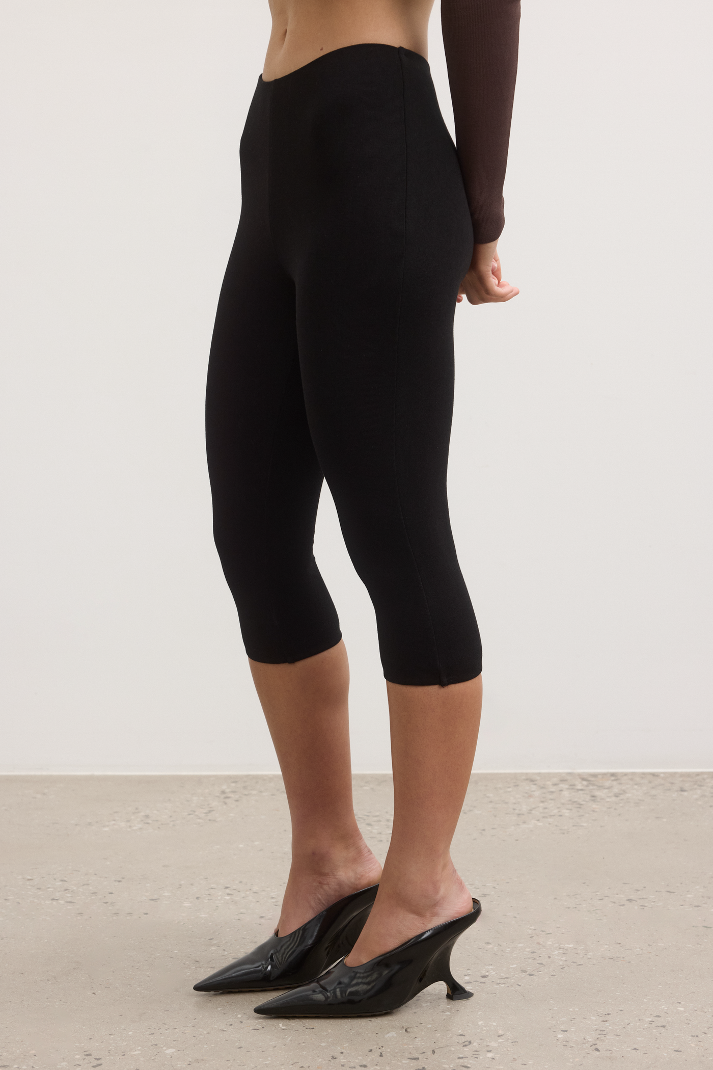 LULU CAPRIS - BLACK