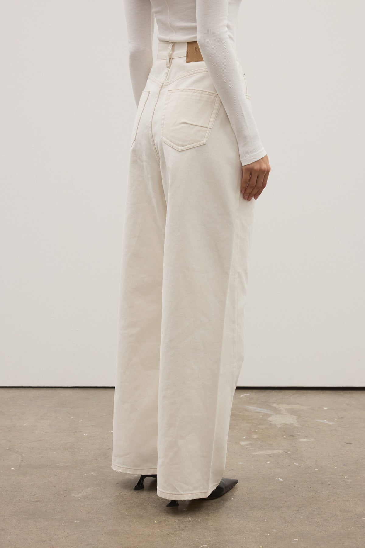 REGALIA JEAN - GEISHA WHITE