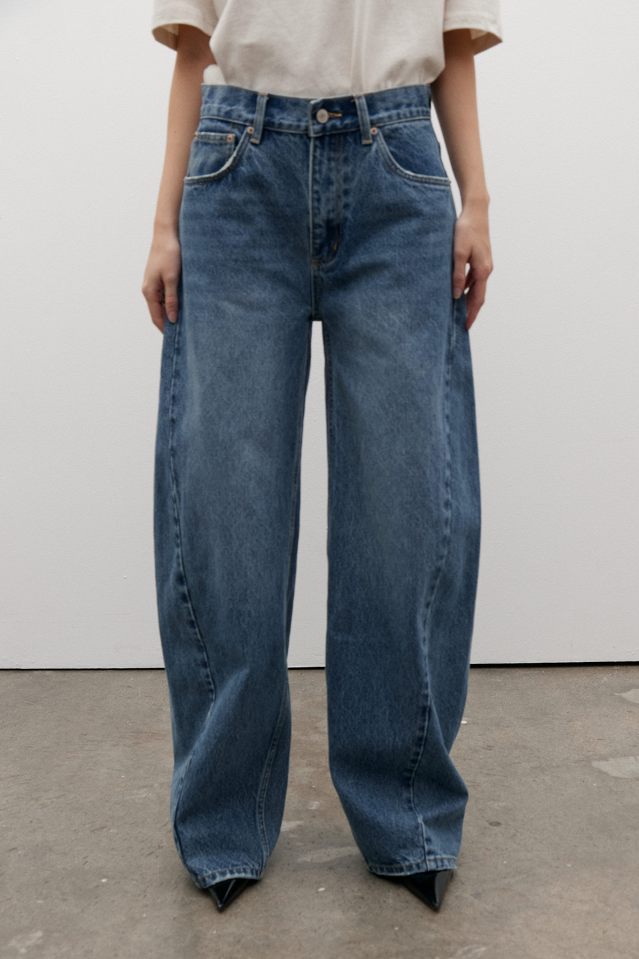 BROOKLYN BARREL LEG JEAN - TRUE BLUE