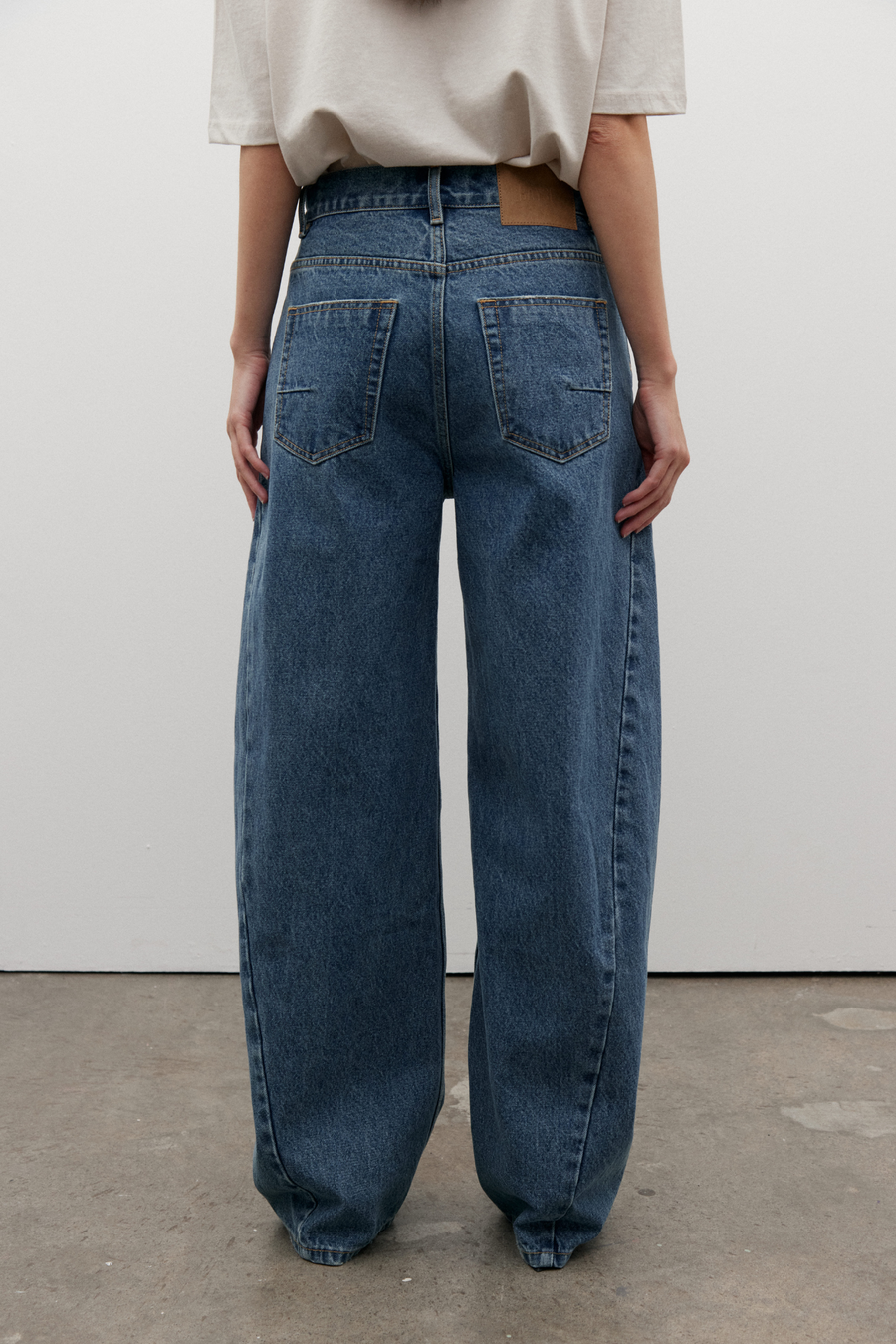 BROOKLYN BARREL LEG JEAN - TRUE BLUE