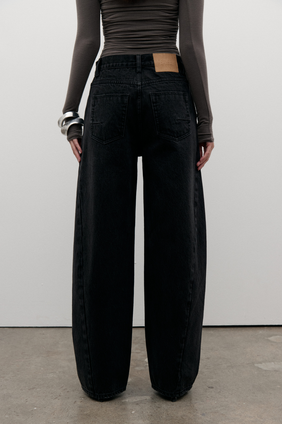BROOKLYN BARREL LEG JEANS - BACKSTAGE BLACK