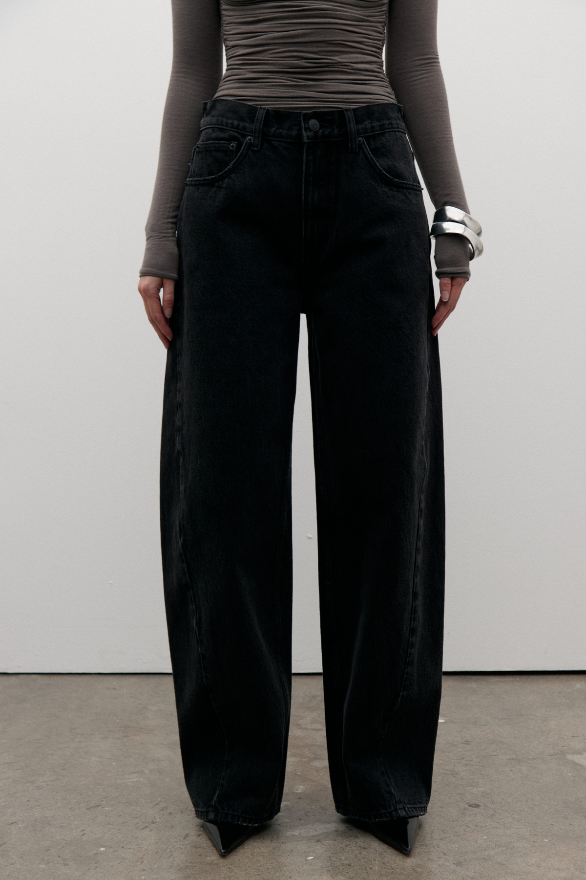 BROOKLYN BARREL LEG JEANS - BACKSTAGE BLACK