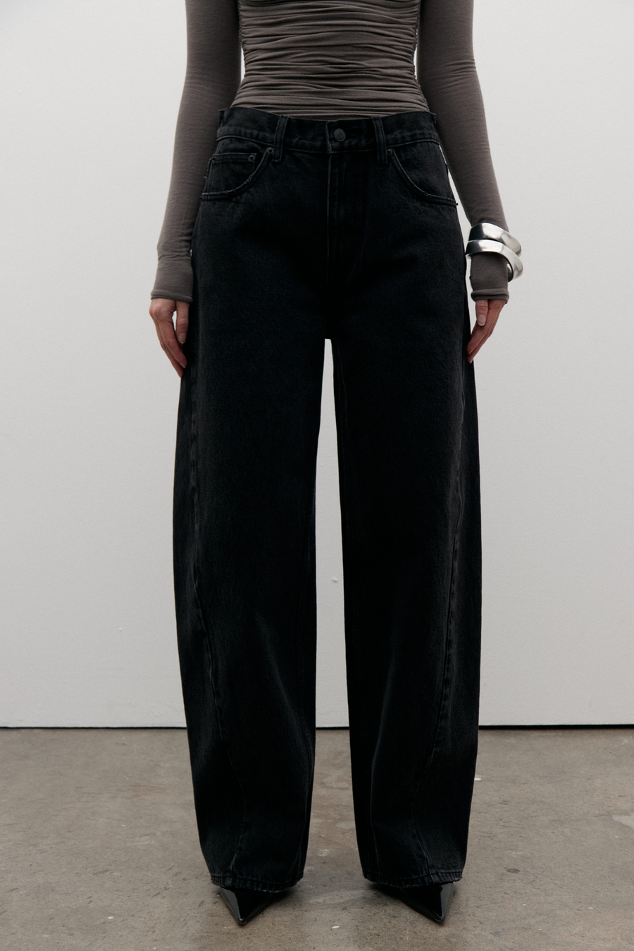 BROOKLYN BARREL LEG JEANS - BACKSTAGE BLACK