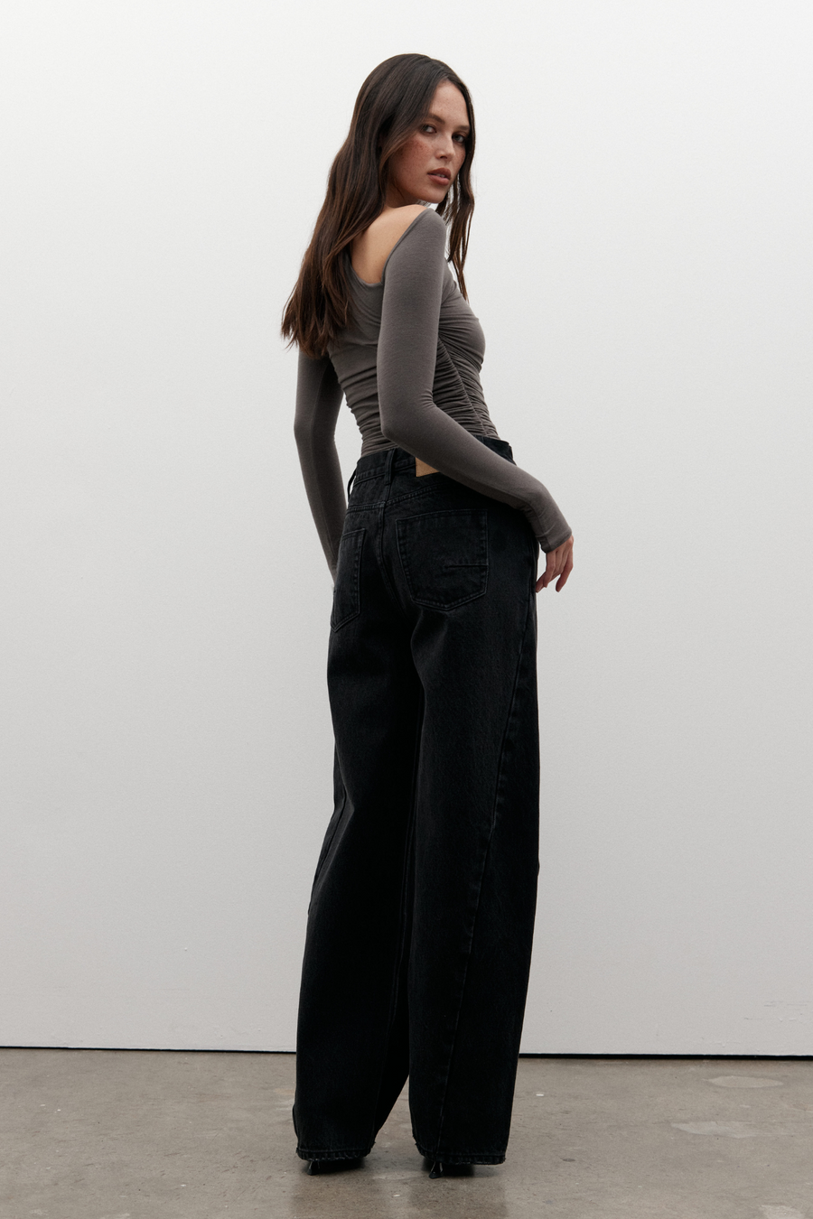 BROOKLYN BARREL LEG JEANS - BACKSTAGE BLACK