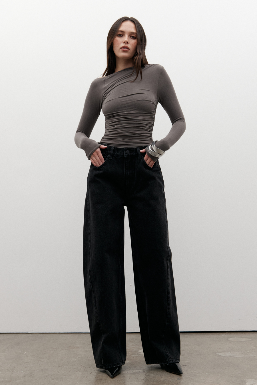 BROOKLYN BARREL LEG JEANS - BACKSTAGE BLACK