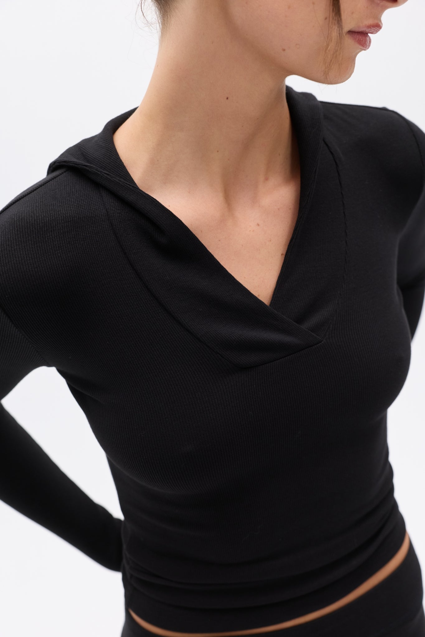 SAFFRON TOP - BLACK
