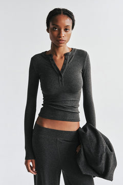 SEARLE HENLEY TOP - DARK HEATHER GREY