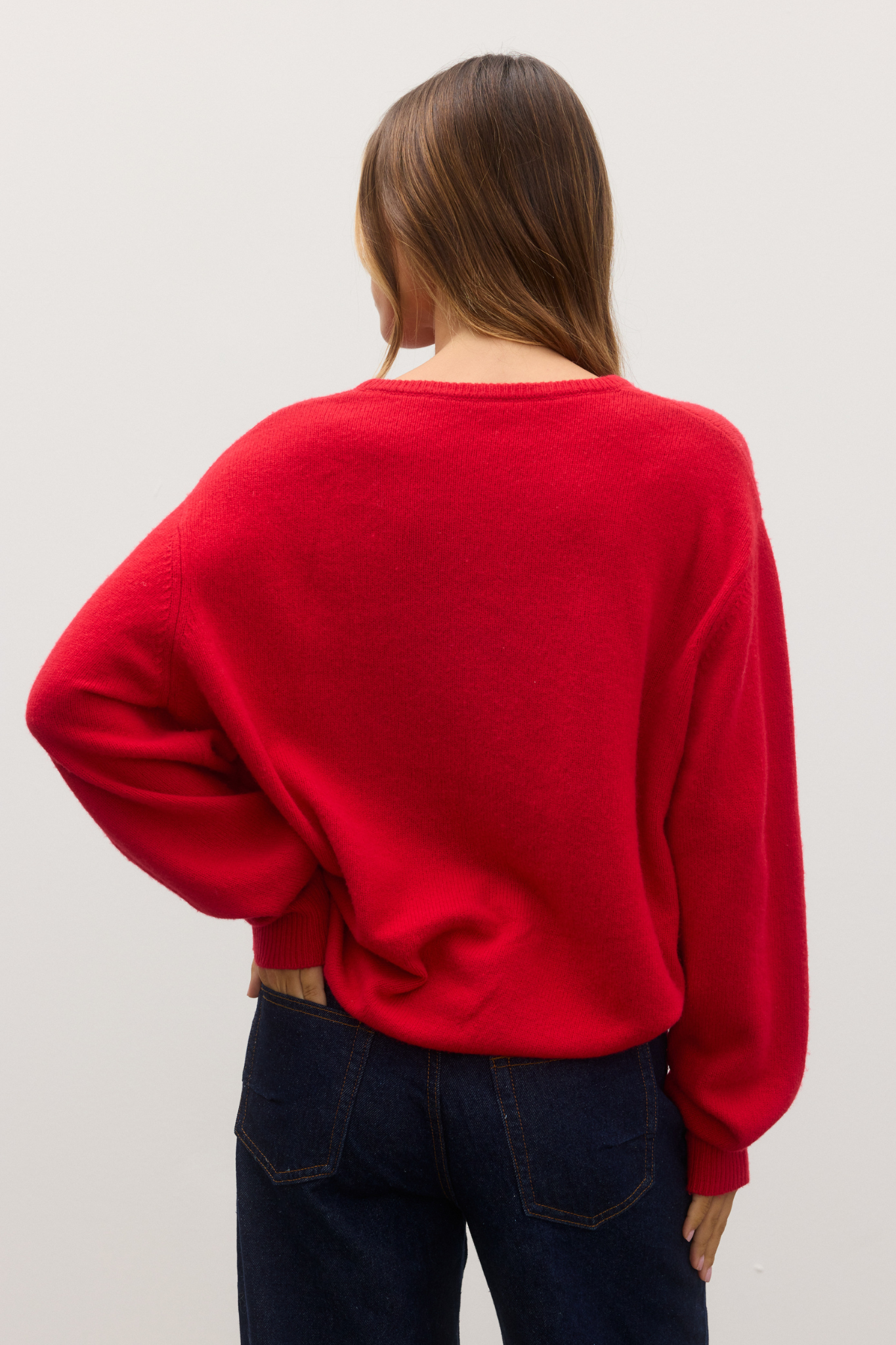 BILLIE V- NECK SWEATER - CHERRY RED