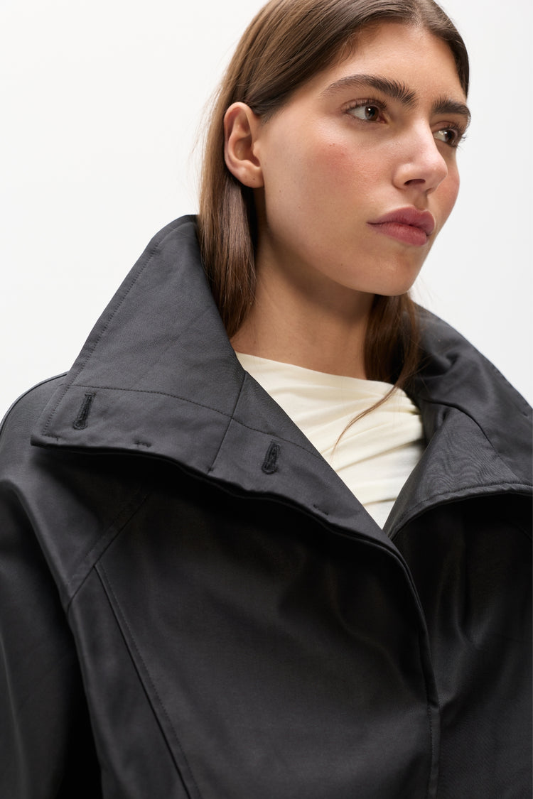 KOA CROPPED COAT - BLACK