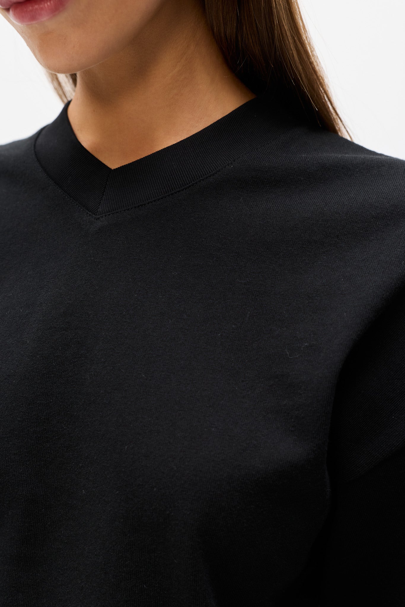 LEX V-NECK LONG SLEEVE TEE - BLACK