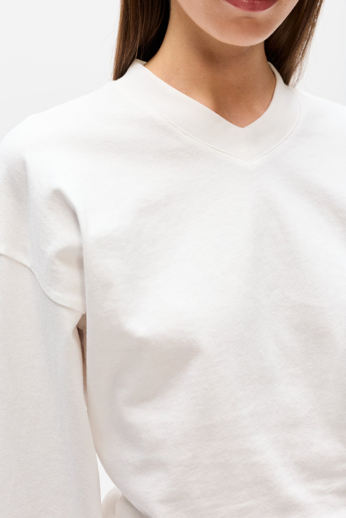 LEX V-NECK LONG SLEEVE TEE - WHITE