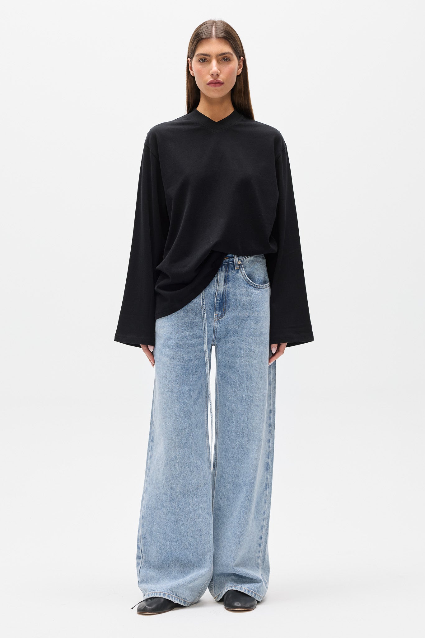 PRIYA V-NECK LONG SLEEVE TOP - BLACK