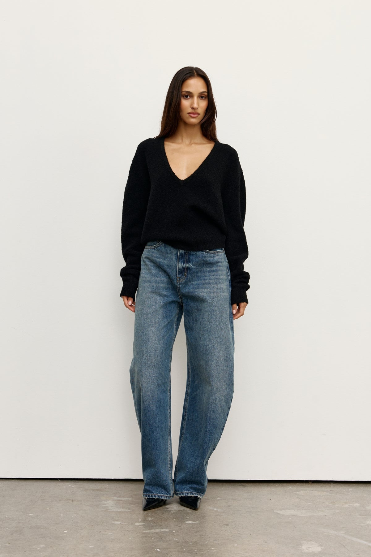 SONIA V NECK - BLACK
