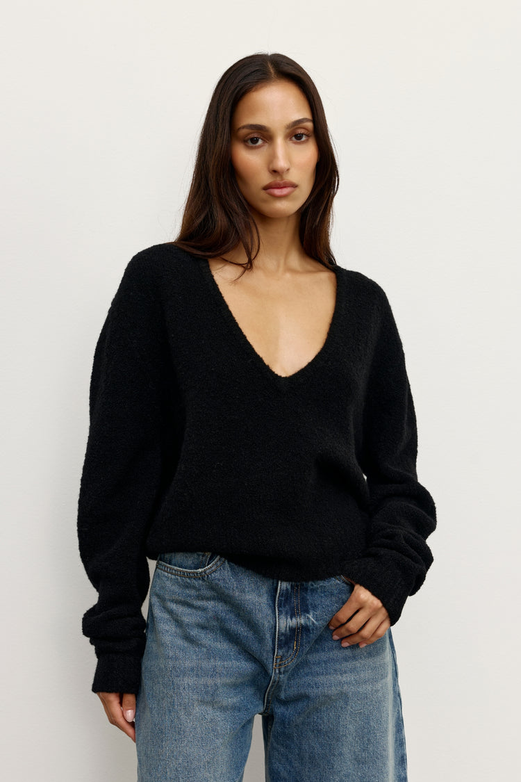 SONIA V NECK - BLACK