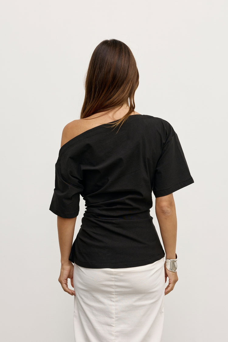 SUKI TOP - BLACK