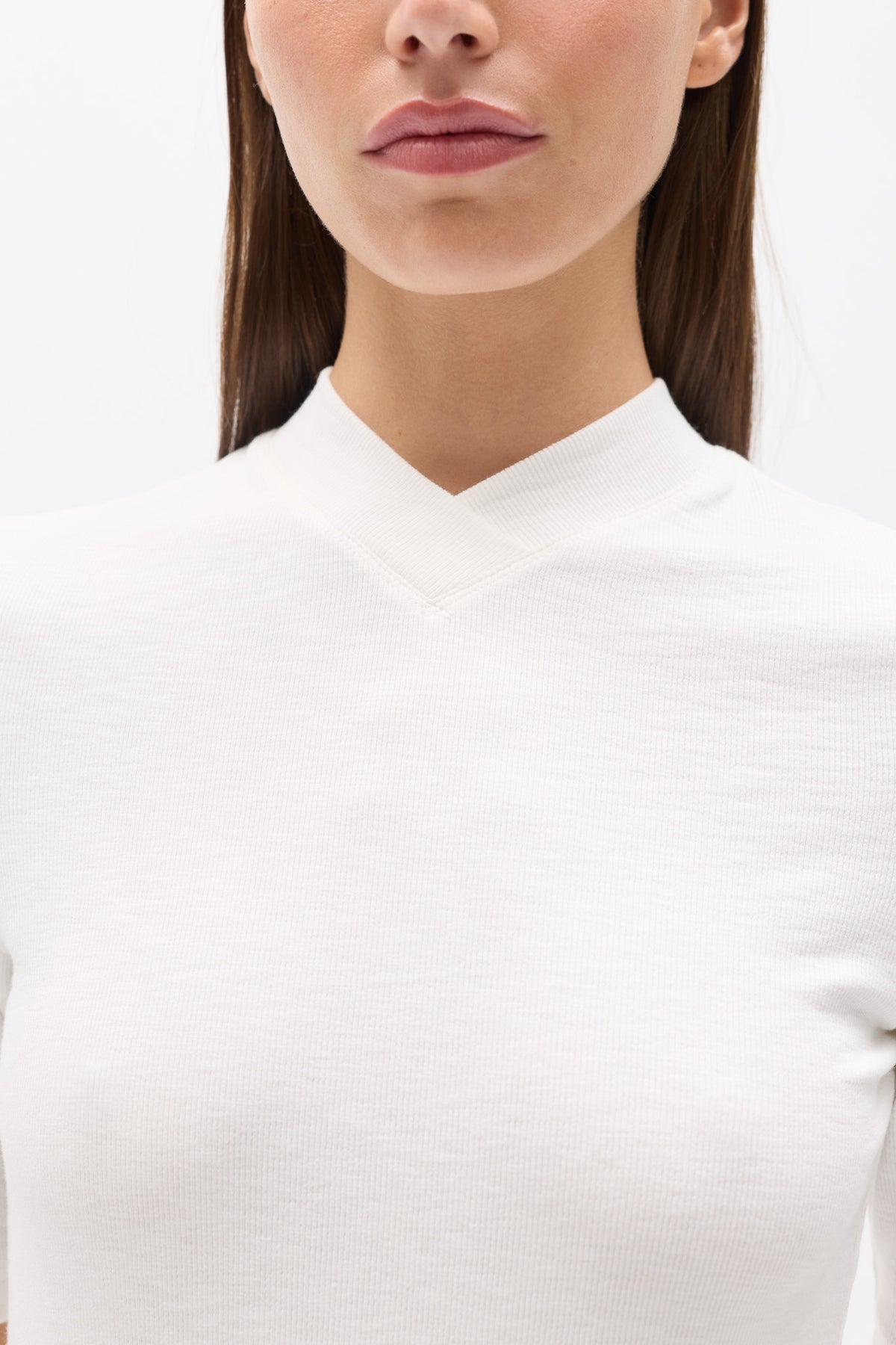 TINKA V NECK T-SHIRT - WHITE